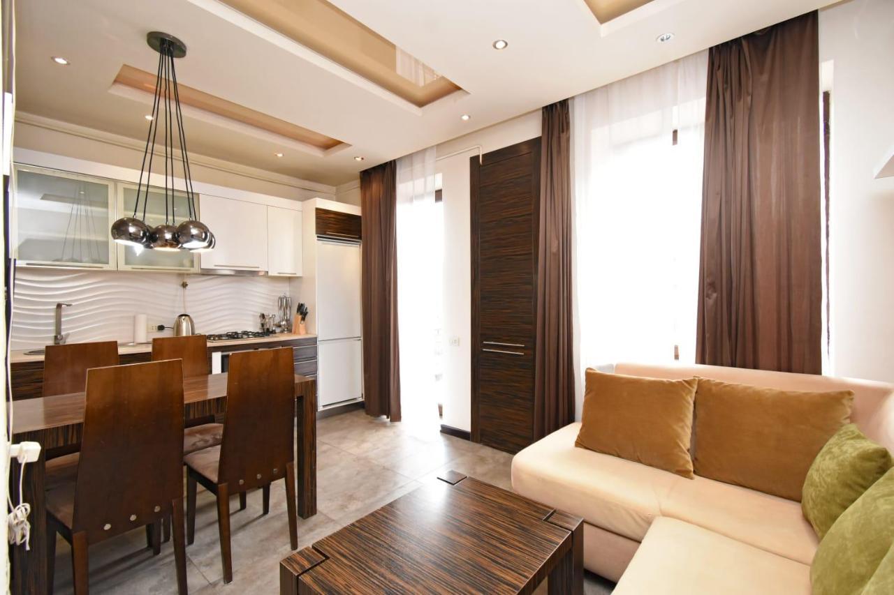 Galaxy Inn Luxury Hostel In Center Ереван Екстериор снимка