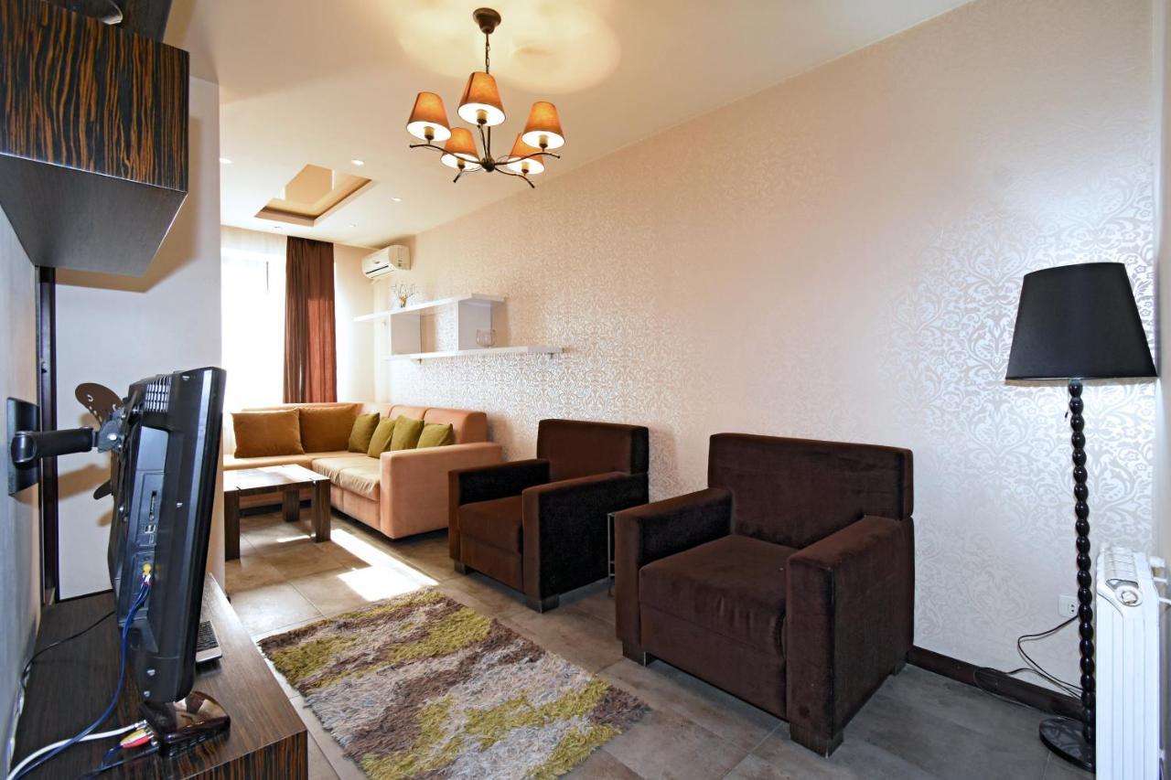 Galaxy Inn Luxury Hostel In Center Ереван Екстериор снимка