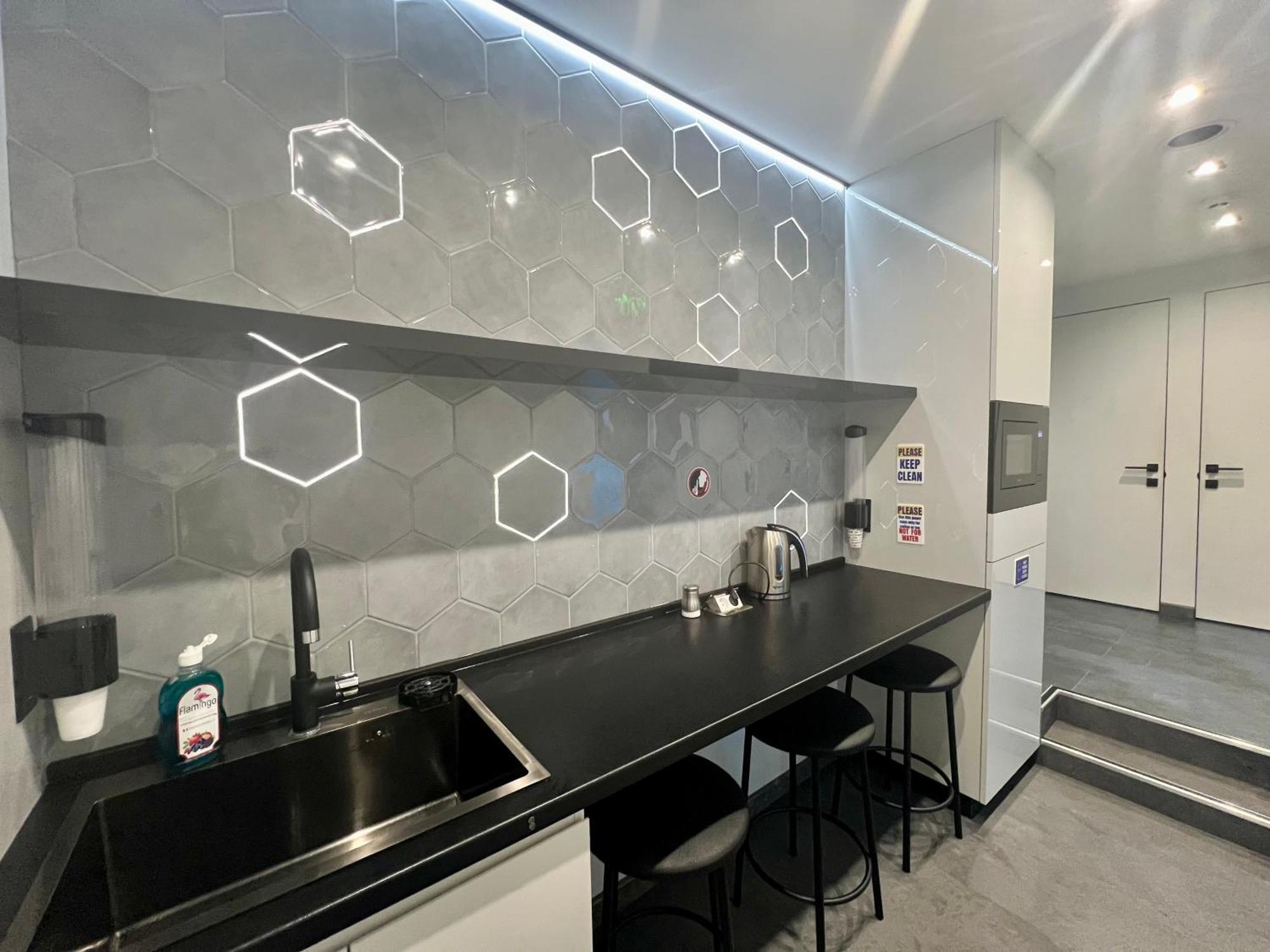 Galaxy Inn Luxury Hostel In Center Ереван Екстериор снимка