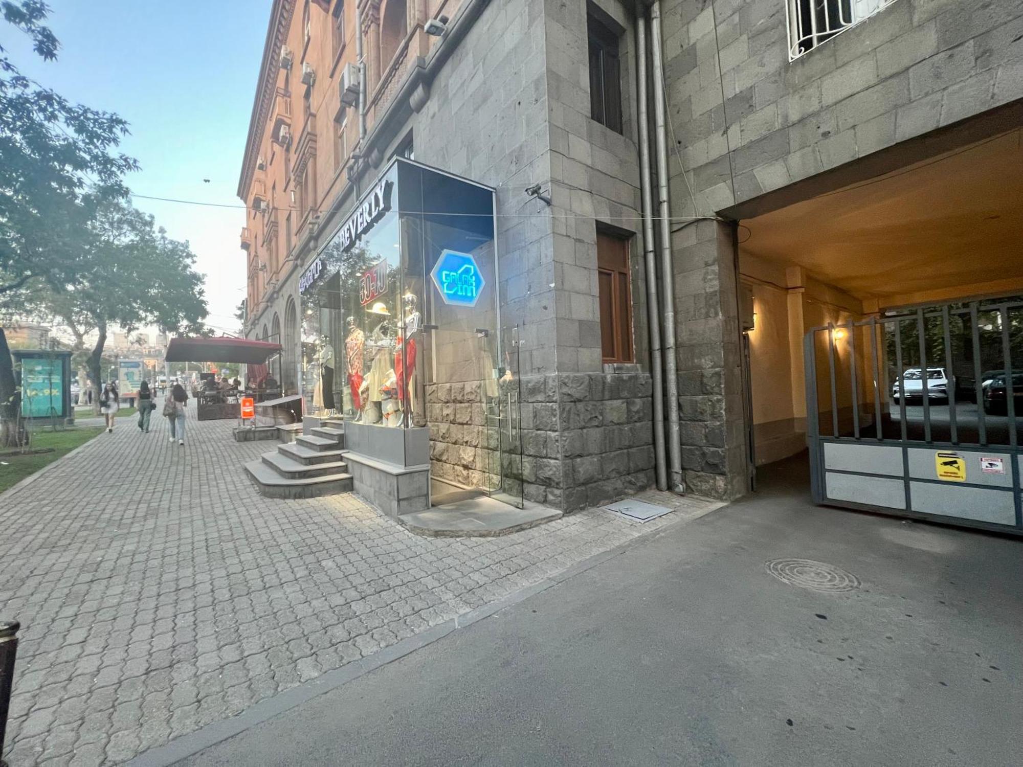 Galaxy Inn Luxury Hostel In Center Ереван Екстериор снимка